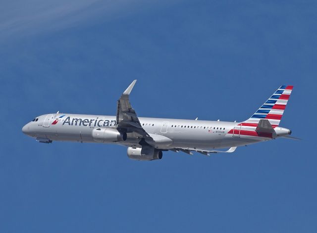 Airbus A321 (N130AN)