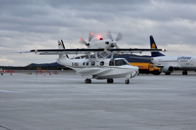 CLAUDIUS DORNIER Seastar (D-ISEA) - DORNIER TAXIING