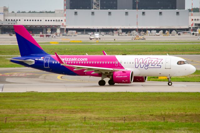 Airbus A320neo (9H-WBX)