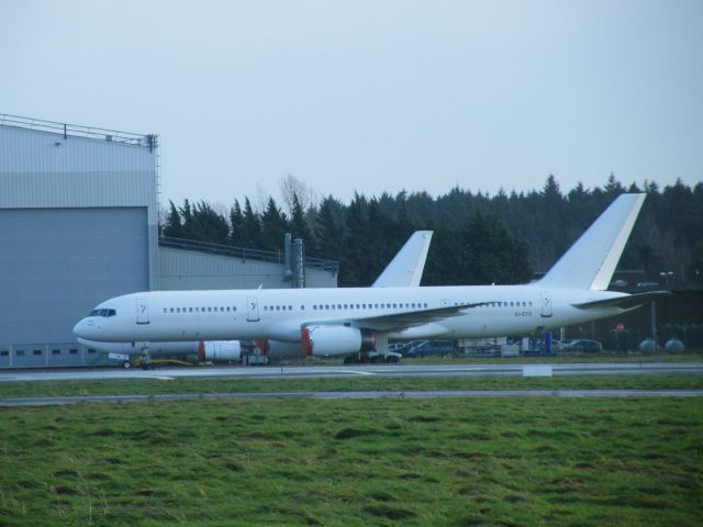 Boeing 757-200 (EI-ETS) - EI-ETS B757-28A CN 28161/723 EX G-STRY OF ASTRAEUS WHICH CEASED OPS IN OCTOBER 2011 SEEN HERE ON 30/12/2011 ALL WHITE