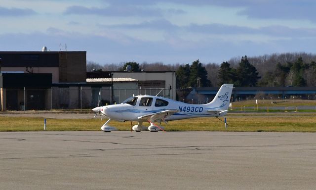 Cirrus SR-22 (N493CD) - Cirrus SR22 N493CD in Lansing 