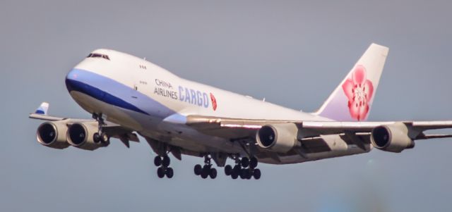 Boeing 747-400 (B-18710)