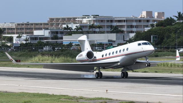 Gulfstream Aerospace Gulfstream G650 (N305KN) - G650ER N305KN landing at St Maarten.