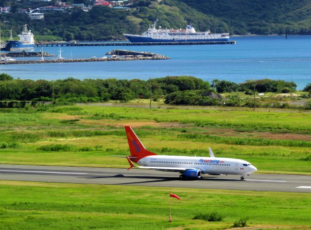 Boeing 737-800 (C-FJVE)