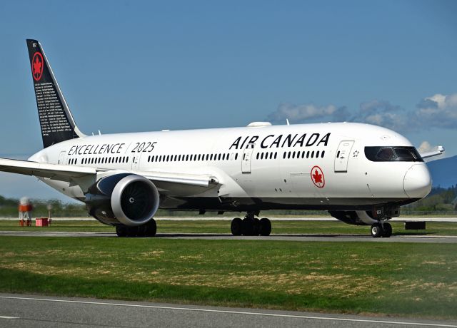 Boeing 787-9 Dreamliner (C-FSBV)