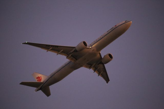 BOEING 777-300ER (B-2087)