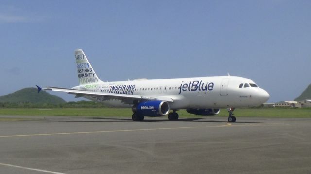 Airbus A320 (N598JB)