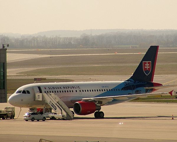 Airbus A319 (OM-BYA)