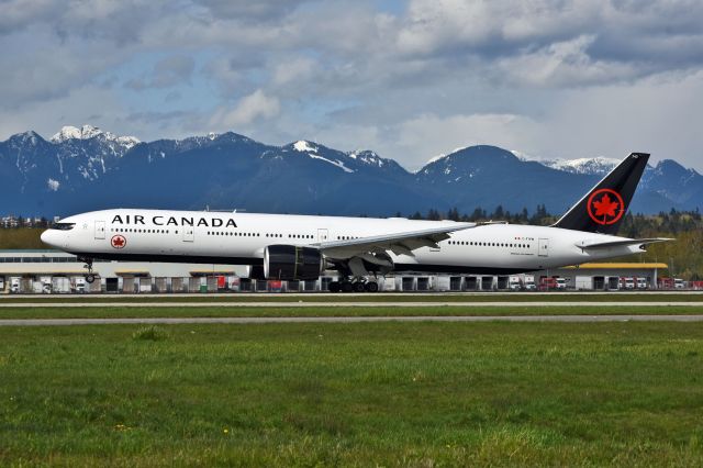 BOEING 777-300ER (C-FIVW)