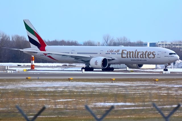 BOEING 777-300ER (A6-ENU)