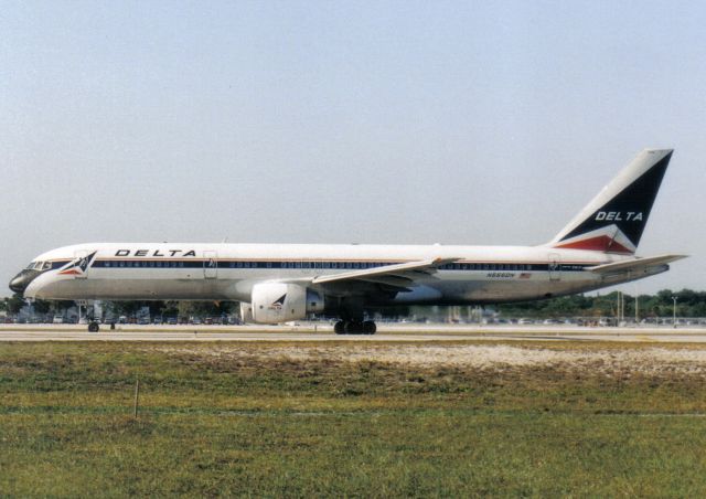 Boeing 757-200 (N666DN)