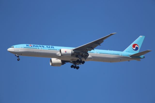 BOEING 777-300ER (HL7782)