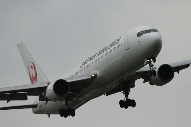 BOEING 767-300 (JA8365) - 09 August 2015:HND-HKD.