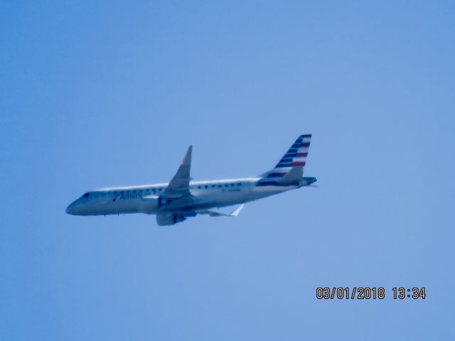 Embraer 175 (N228NN)