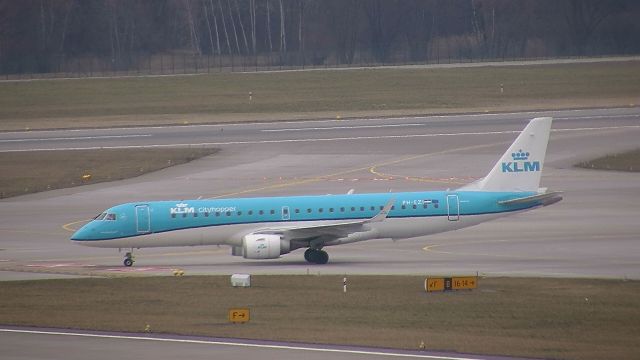 Embraer ERJ-190 (PH-EZI)