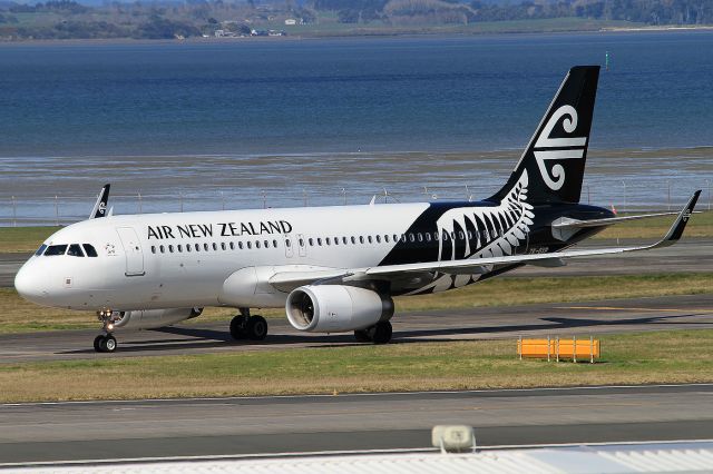 Airbus A320 (ZK-OXB)