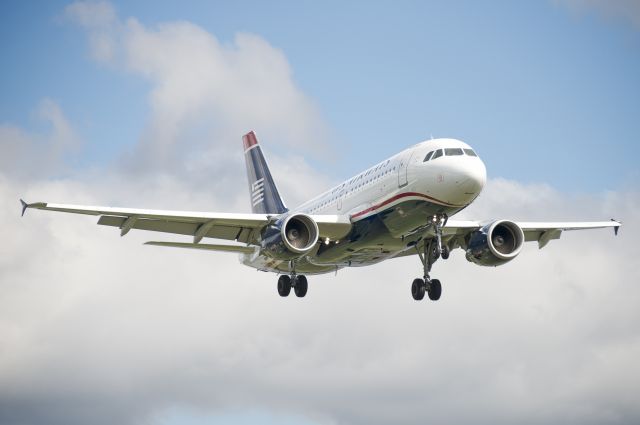 Airbus A319 (N760US)