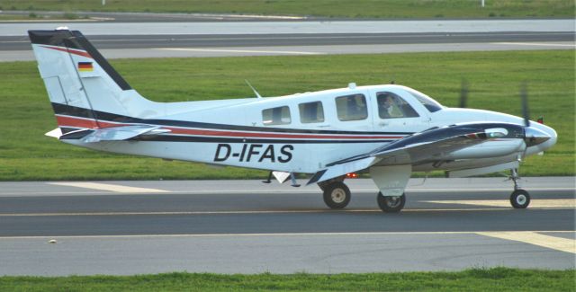 Beechcraft Baron (58) (D-IFAS) - On Apron9