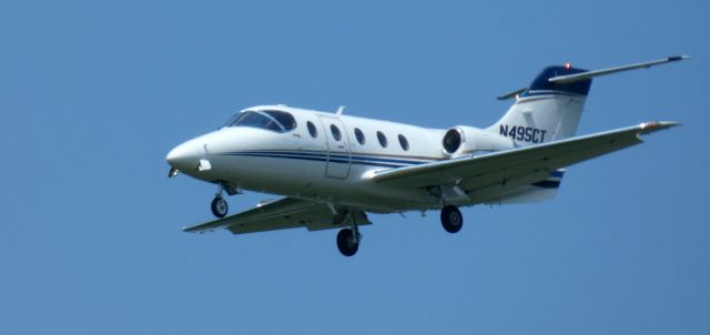 Beechcraft Beechjet (N495CT) - On short final is this 2008 Hawker Beechcraft Beechjet 400XP in the Summer of 2023.