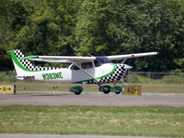 Cessna Skylane (N383ME) - Take off runway 08.