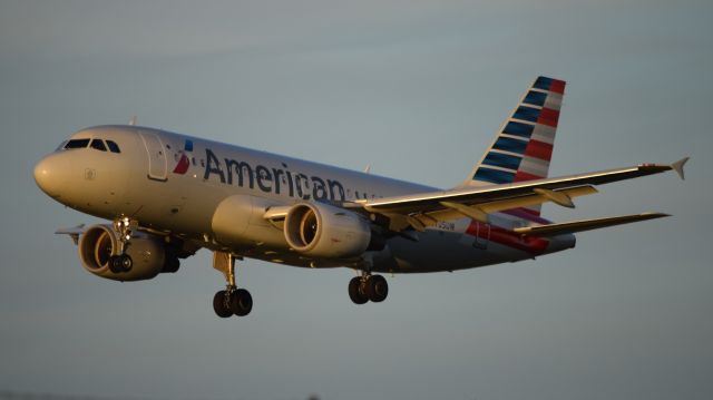 Airbus A319 (N705UW) - An American Airlines A319-112 landing at Philadelphia International Airport on November 23rd, 2016.