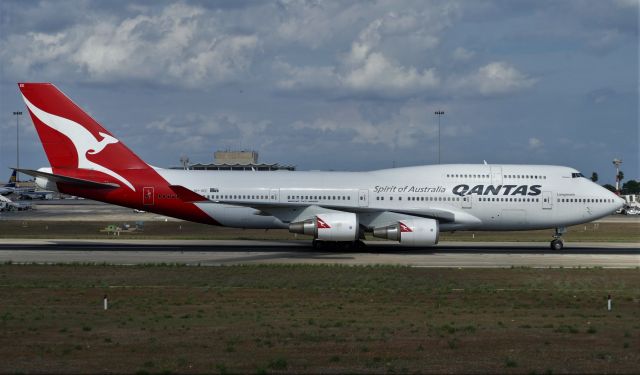 Boeing 747-400 (VH-OEE) - On landing rwy31 