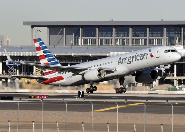 Boeing 757-200 (N205UW)