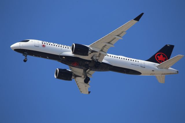 Airbus A220-300 (C-GJXV)