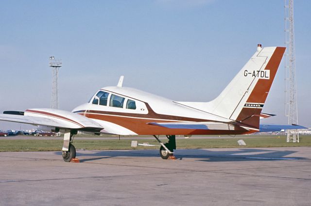 — — - CESSNA 310J - REG G-ATDL (CN 310J-0146) - LONDON HEATHROW UK. ENGLAND - EGLL (14/8/1968)
