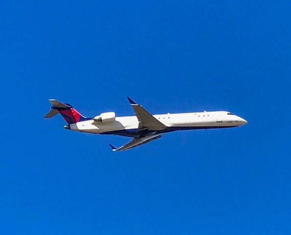 Canadair Regional Jet CRJ-700 (N354CA) - A go around on a very windy day.