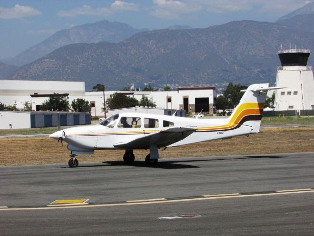 Piper Cherokee (N3061T) - Taxiing at Brackett Field