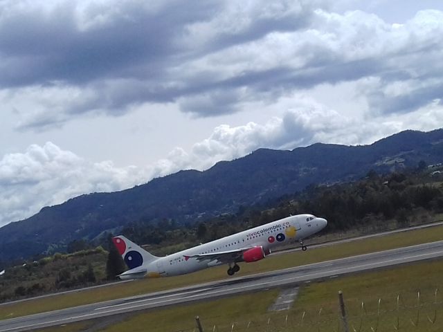Airbus A320 (HK-4905)