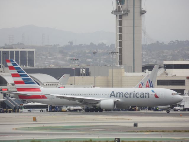 BOEING 767-200 (N7375A)