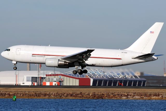 BOEING 767-200 (N774AX)