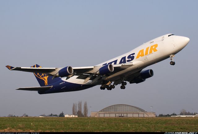 Boeing 747-400 (N499MC)