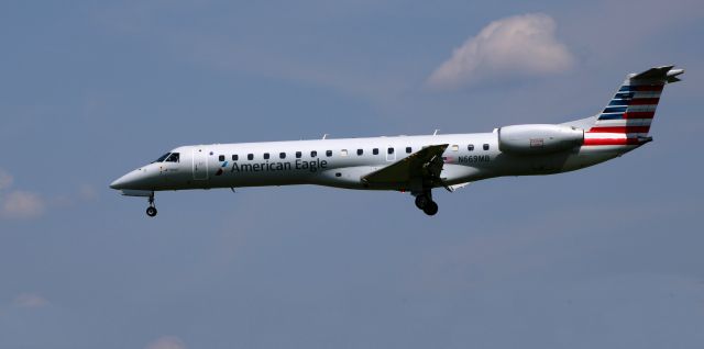 Embraer ERJ-145 (N669MB) - On final is this 2004 American Airlines Eagle Embraer ERJ-145LR in the Summer of 2021.