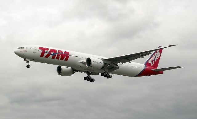 Boeing 777-200 (PT-MUB) - TAM