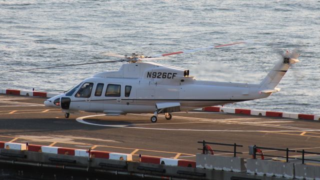 Sikorsky S-76 (N926CF)