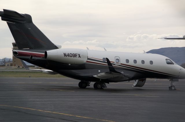 Embraer Legacy 450 (N409FX)