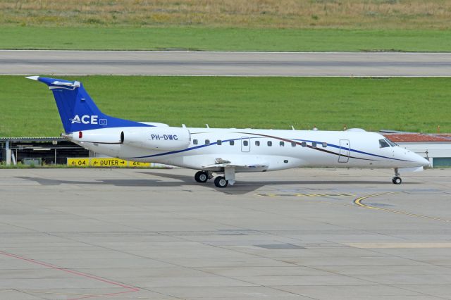 Embraer ERJ-135 (PH-DWC)