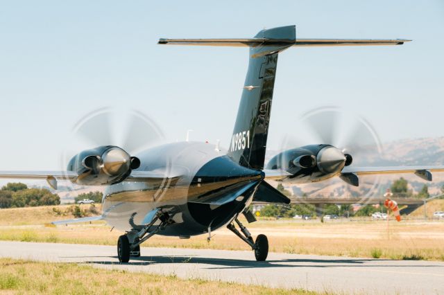 Piaggio P.180 Avanti (N9851)