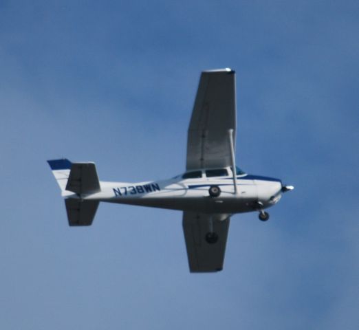 Cessna Skyhawk (N738WN) - Departing runway 26