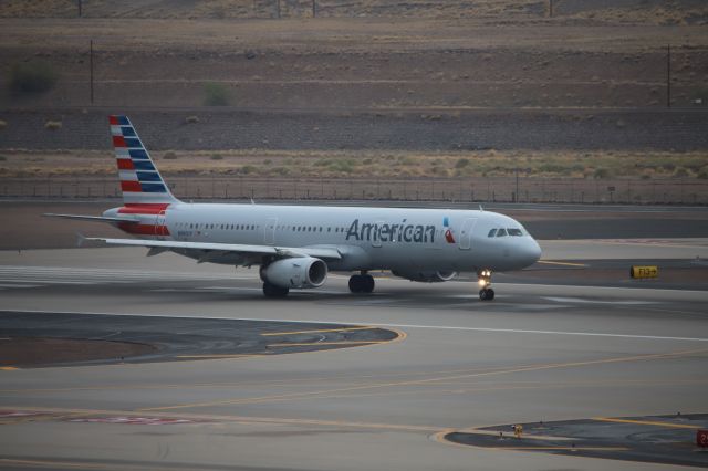 Airbus A321 (N980UY)