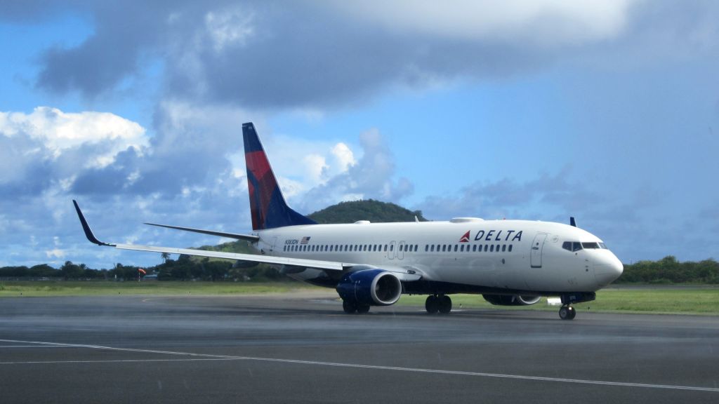 Boeing 737-800 (N383DN)