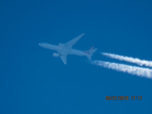 Boeing 777-200 (N766AN)