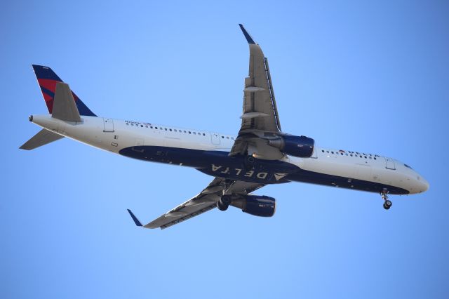 Airbus A321 (N356DN)
