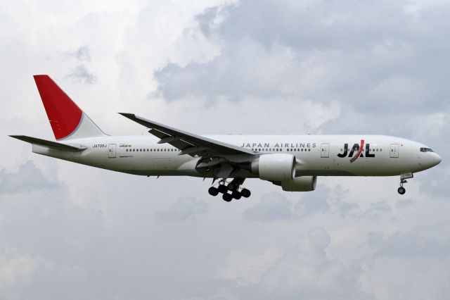 Boeing 777-200 (JA705J)