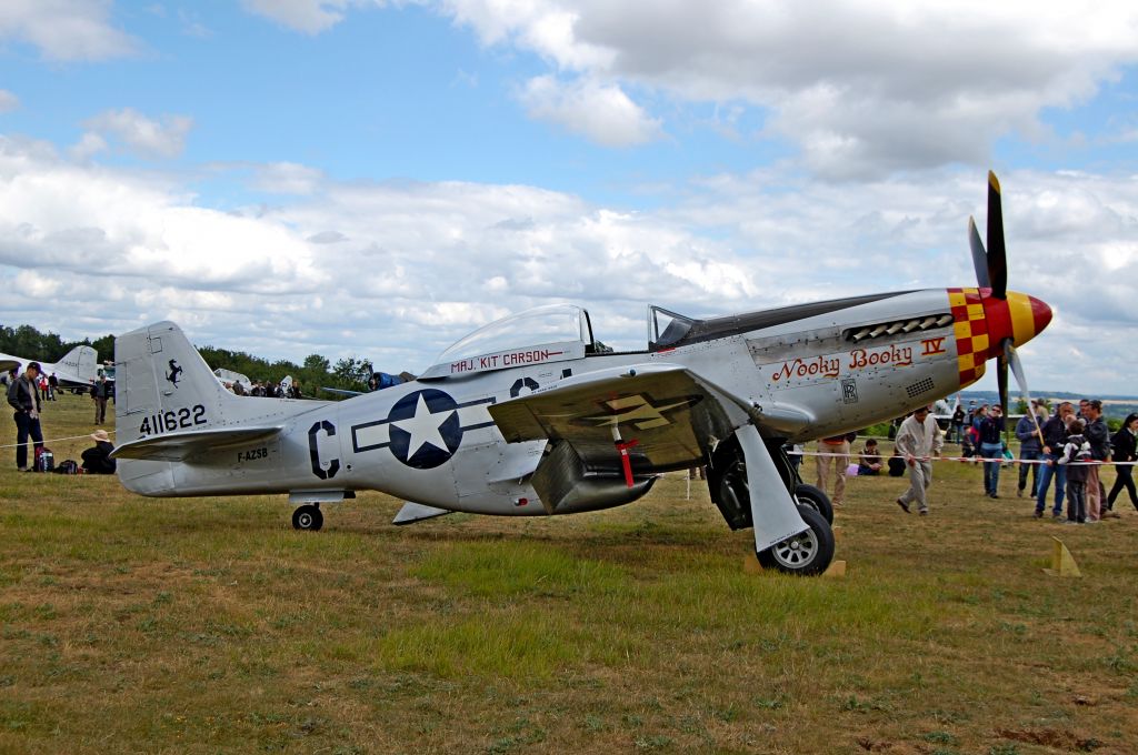 North American P-51 Mustang (F-AZSB) - P-51 au Meeting de la Ferté-Alais en 2011 France
