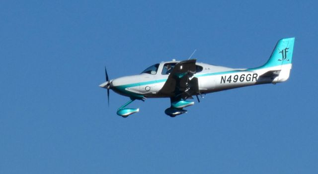 Cirrus SR-22 (N496GR) - On final is this 2019 Cirrus SR22 in the Winter of 2021.