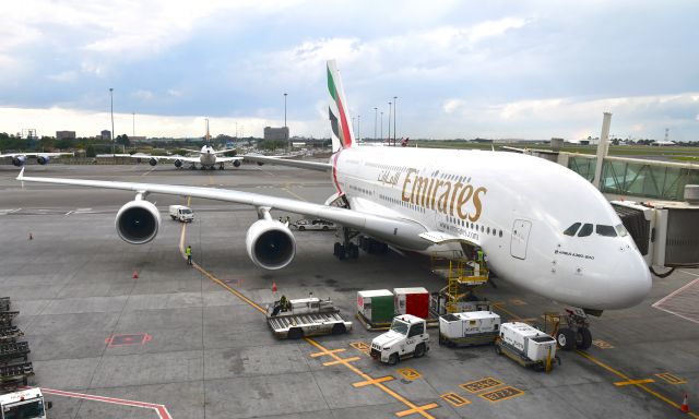 Airbus A380-800 (A6-EEZ) - Emirates Airbus A380-861 A6-EEZ in Johannesburg